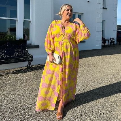 _avahatt's profile picture. Business Consultant 📚 
Goal Oriented ✍🏻 
Mother To Gladwin 🥰