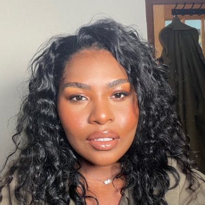 __shaynaaaaa's profile picture. NY ✨ Makeup Artist: IG @muashaysterling                Here for giggles 🫧