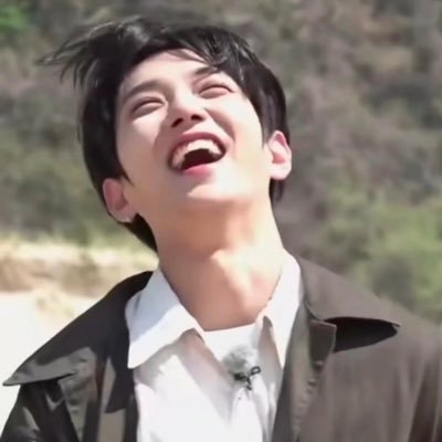 Esther_1013's profile picture. I think loving the present is more fascinating than worrying about the future.