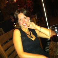 Pilates trainer and co-owner of a privat gym. Love to go to the beach and watch the sun set...