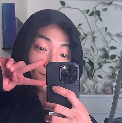 illusion! 𔓕 i’m the coolest phenomenon of pisces in 1998, the miracle of the universe who spreads happiness endlessly. moon hyungseo ! ★ #GSPers