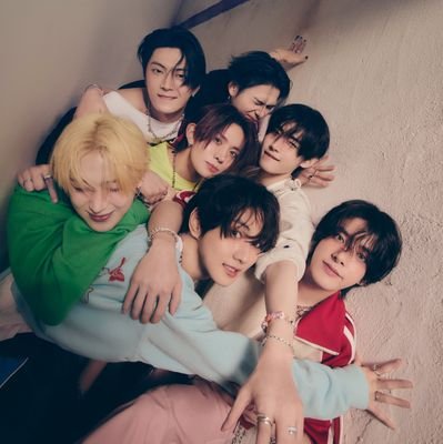 ~ thinking about 엔하이픈 방탄소년단 세븐틴 투모로우바이투게더 , all the time ❥ .•°• ~ FAN ACCOUNT ♡。.゚☆ she/her ☁️ ( not a minor ) | • 멀티스탄 • |
#lunamailz ♡