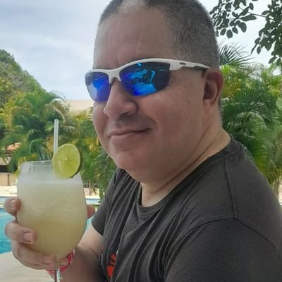 chrisanchez_71's profile picture. Asesor de comunicación proactiva y periodista