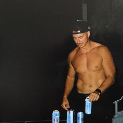 cowan8_'s profile picture. life is good | Oakley | go blue