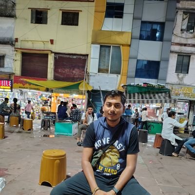 journo_shivam_'s profile picture. शब्दों का मुखर मौन हूं .
विस्तार परिवार का हूं हिस्सा 
मेरी अपनी कहानी है, मेरा अपना है किस्सा.