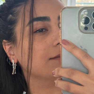 xbyelli's profile picture. ×{۰۰∆۰۰}× ترجیح می‌دم از پله‌ها برم.