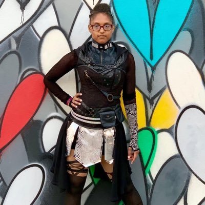 Sharing how I’m building my brand as a graphic designer, UGC creator and artist | writing on https://t.co/mDcjUfe0Sf