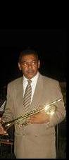 Bacharel em Música pela UFPB, trompetista e Coordenador de Corais da OSPB, arranjador e maestro das Orquestras Metalúrgica Filipéia e Toque de Vida