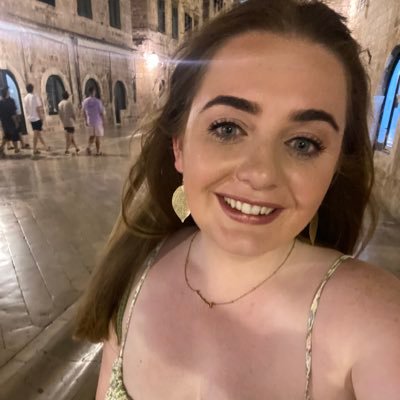 Multimedia Broadcast Journalist Producer with @bbcradiokent, @BBCSussex and @BBCSurrey. Outside of that all I need is Ireland, Rugby, a cupan taé and SB ❤️
