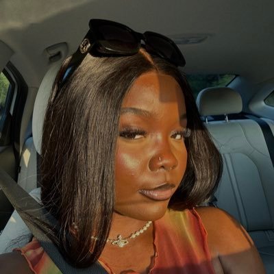 xmxxrah's profile picture. an intellect & the redz