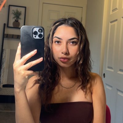 MayrinMayra's profile picture. -no such thing as a life better than yours 🖤