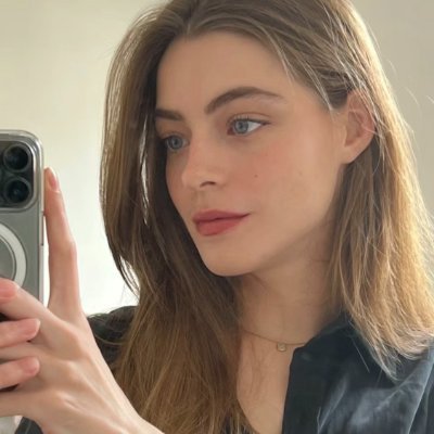 Belinda215413's profile picture. If I had not come here, would I still have stayed in France? 🤔🤔