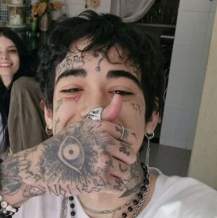 claraalvez16050's profile picture. 