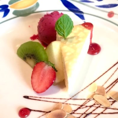 日々のお菓子の記録をするアカウント☺️ コンビニスイーツ🍰/スーパーのスイーツ🍮/アイス🍨/焼き菓子🍪など。時折日常や、甘いもの以外もつぶやきます🕵️♀️ よろしくお願いします🤲