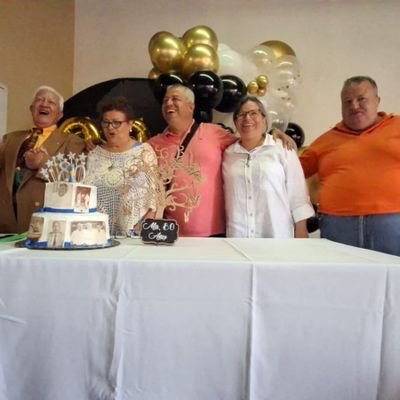 conocer personas y me canta la música cerveza 🍻 tequila y la gastronomía salir de vacaciones