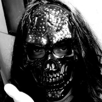 Fracaso, Garzón Part-time, Hacedor de Queques, se me pegan los fideos de la sopa, también hago videos y streams en Youtube.