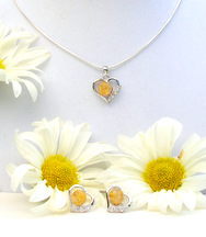 We capture and preserve your memories from special times in your life with real flower petal jewelry using your own flower petals from life's memorable event