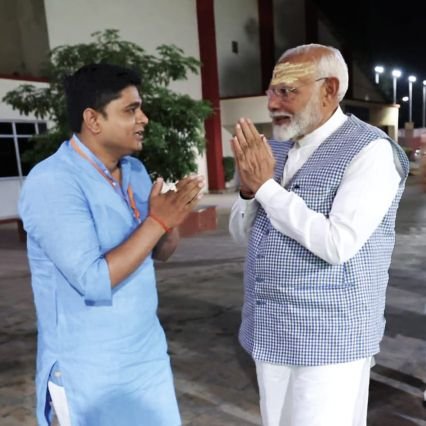 भगवान के ऊपर विश्वास करिये भगवान हमेशा आपके साथ रहते है और आपकी रक्षा करते है।