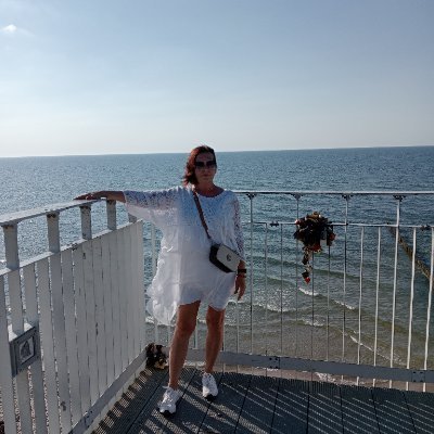 ElaWrzesniak's profile picture. #NawrockiNieJestMoimPrezydentem