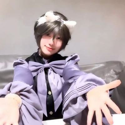 shy070472423696's profile picture. 宝塚歌劇団のfan

✈️海外遠征組

希望能交到有共同爱好的朋友，欢迎找我聊天！

 05女

不会日语但正在努力学习中！
长评论都是使用翻译器辅助！

🆙❄️雪＞⭐️星＞花宙月
🫶89-95-108-109

🎀💖#結翔恋
🌸🐻#桜菜みのり
oskも好き！

DM ok！友達になりたい！🙌🥹