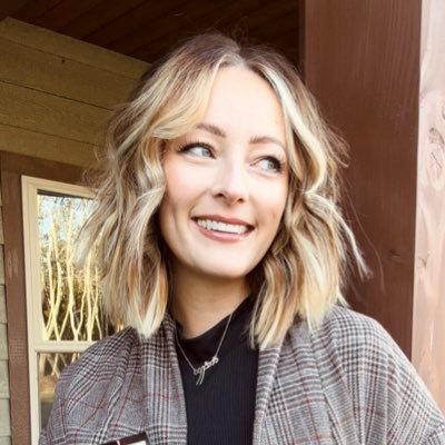 FlossieFoster_'s profile picture. Novelist