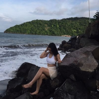 gabbeyzx's profile picture. you are allowed to change the price of what it costs to access you.