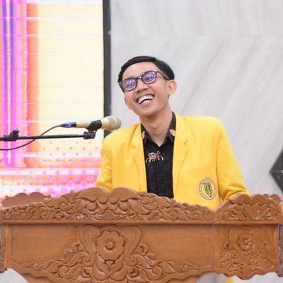 dwiazharr's profile picture. Mamah dan Bapak adalah kekuatan