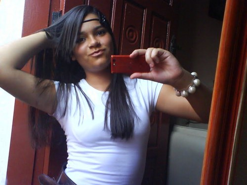 Sou bonita,legal na medida do possivel..Tento pelo menos rs e só o resto com o tempo vcs descobri HA'