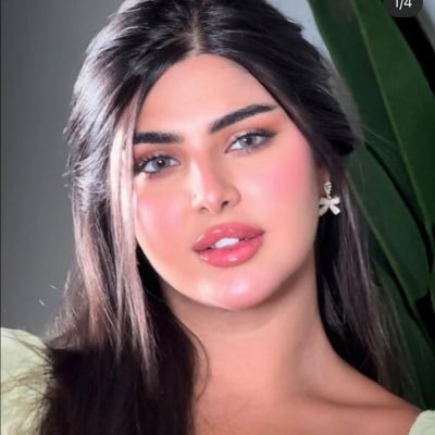🕊️اخلعوا احقادكم خارجا وادخلوا بقلوبكم فالمكان يعمه الحب حد الطهارة🕊️واعظم الحب ،حب لانبوح به ،لكن اشواقه تغزو قوافينا🤍