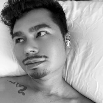 lloydie_alberto's profile picture. ugh 😪