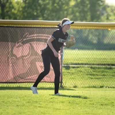 AvaMcFadden07's profile picture. Huntley High School Varsity Softball ‘25 // Wasco Diamonds MM 18u / SS / OF // HHS Varsity Basketball