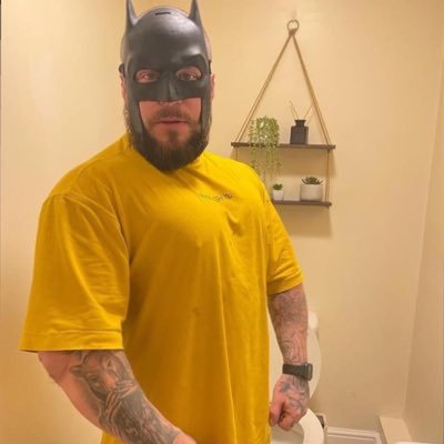 I’m not saying that I’m Batman. I’m just saying that no one has ever seen me and Batman in the same room together 🏴