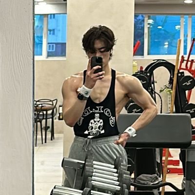 IntrovertLKyz's profile picture. 
