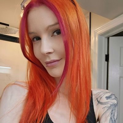 Nerdy Canadian mom, insatiable sloot 🇨🇦 Hundreds of vids on my special page messages answered on my page only ⬇️