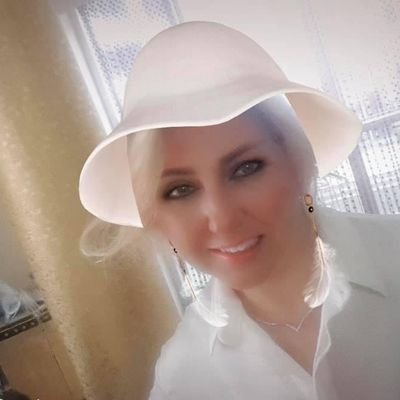 cemile_diktas's profile picture. “Cesaret insanı zafere, kararsızlık tehlikeye, korkaklık ise ölüme getirir.