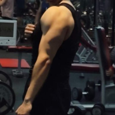 zhou199912's profile picture. 1️⃣个闷骚的人🌈