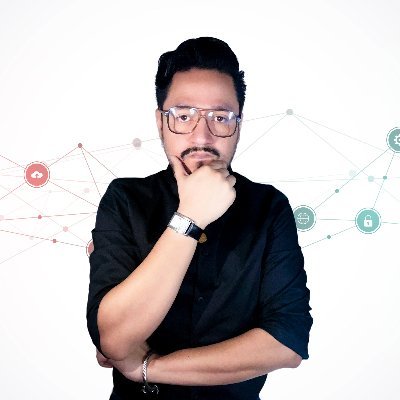 Comunicólogo por profesión, publicista por pasión, vendedor por convicción y fotógrafo por diversión. 💙
Estratega y analista del mundo digital.