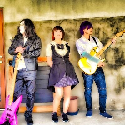 岩手県で活動中のアイドル❓コミックバンド✨ピーチ☆すぱいらるだぁぁーっ‼️Vo:ぱぴぷぺぴっちゃん@ps1031 E.G:みんなのジャスミン・シバタ E.B:あなたのマーガレット福田@Spiqu96vBv11033 ★現在は、アニソンを中心に演奏してます♪
🈺️毎年11月~3月までライブを冬季休業しております⛄️