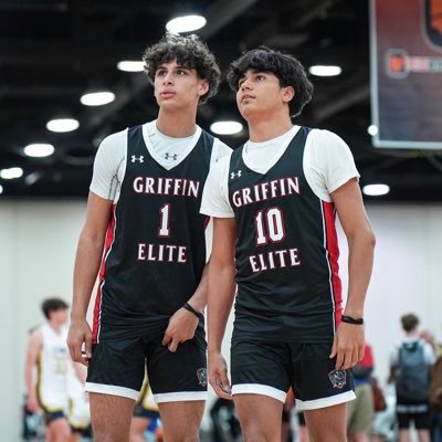 6’5 195lbs| SF| Class of 2026| Southwestern highschool basketball| 3.4 GPA| instagram:zach_hutchins0n (606-425-6174) griffin elite 17U UAA