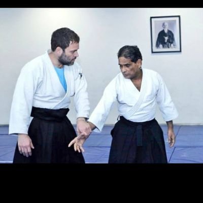 कृपा करके फॉलो कर लो हम भी आपको फॉलो बैक देंगे