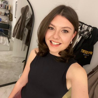 RachHead1's profile picture. Vocalist | Northerner down south 🌻