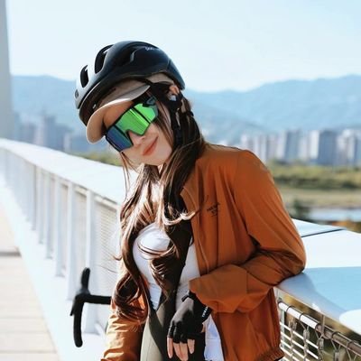 aziazaini's profile picture. 