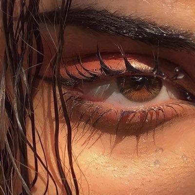 { فلا يُغريني مدح ولا يسقطني إنتقاد جميعهم أراء ، وأنا القرار .. }
