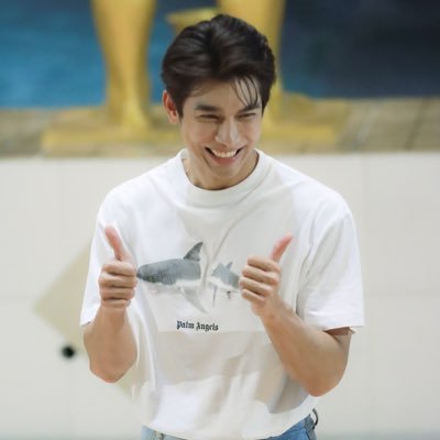 Y_mewlions's profile picture. #Mewlions @MSuppasit #mewsuppasit❤️ Try to be the best version of yourself.