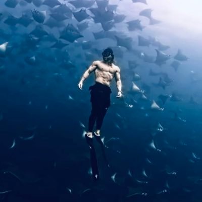 محب للمغامره
