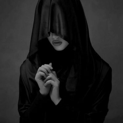 Melancholiday's profile picture. Year-round Halloween aesthetic account. #Halloween #Aesthetic #Horror