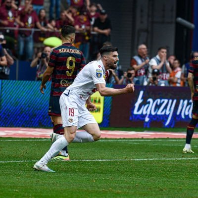 Cuenta oficial de Twitter de Eneko Satrústegui, jugador de la @CyDLeonesa. Ex de Osasuna, Numancia, Real Murcia, Ebro, Lleida, Castellón, RRC y Wisla Kraków