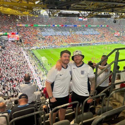 jakellewellyn96's profile picture. Love the darts