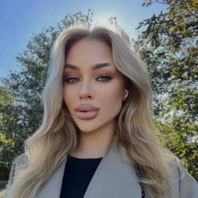 Hey 🖐 I'm SindySparkle ✨✨ My friends often call me Kitty 🐈 Follow my link below and let me show you my wild side 💫🤤