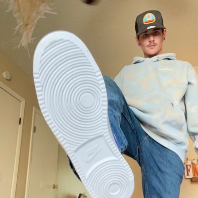 Mastertyler420's profile picture. 23 yrs old straight alpha 🦶:13